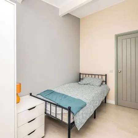 Pass The Keys Stylish Home Gardenten Mins To Central Londres Exterior foto